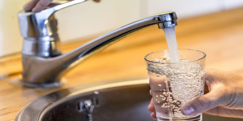 shutterstock_filling-drinking-water-glass-1-1-768×512