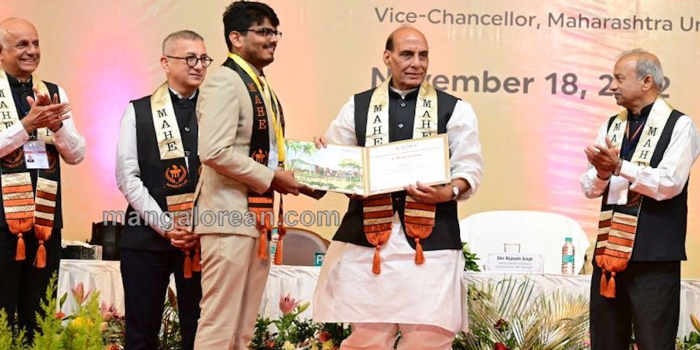 Innovate-Develop-New-Technologies-Set-up-Companies-for-a-Strong-Self-Reliant-New-India-Rajnath-Singh-1